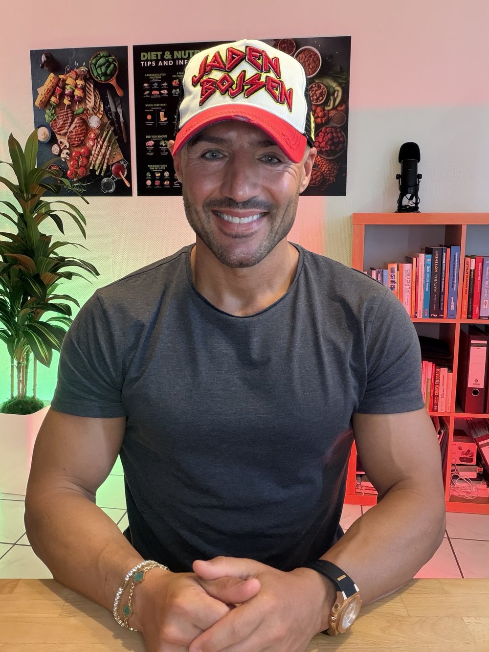 Christian Bahl am Schreibtisch